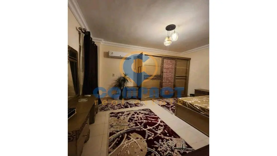 شقة مميزة بمساحة رائعة وإطلالة على معلم رئيسي