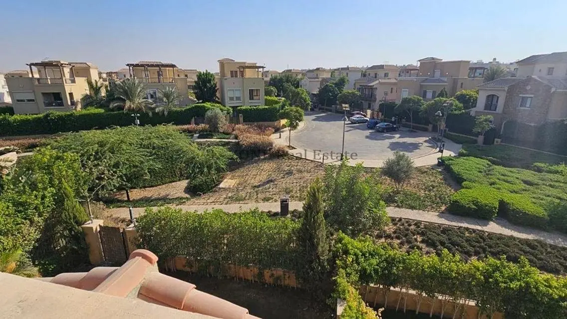 Luxury Apartment with Maid Room and Spacious Balcony