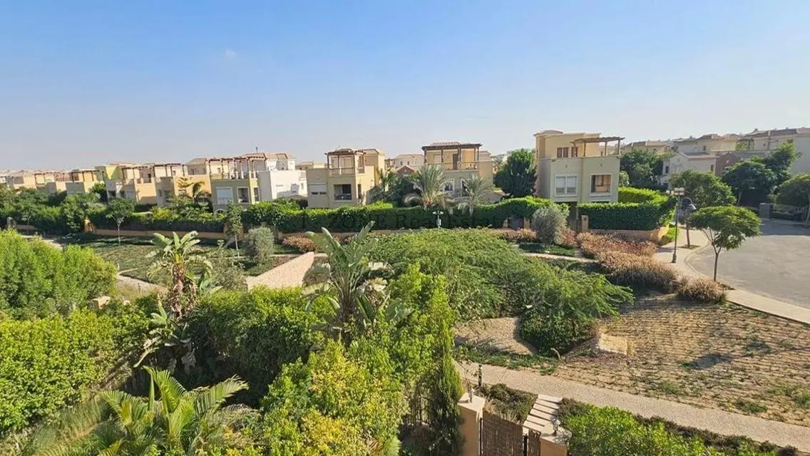 Luxury Apartment with Maid Room and Spacious Balcony