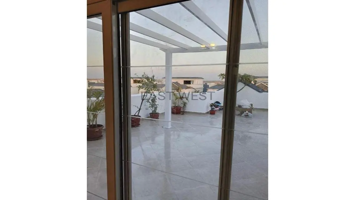 Luxury Apartment with Spacious Design and Stunning Views