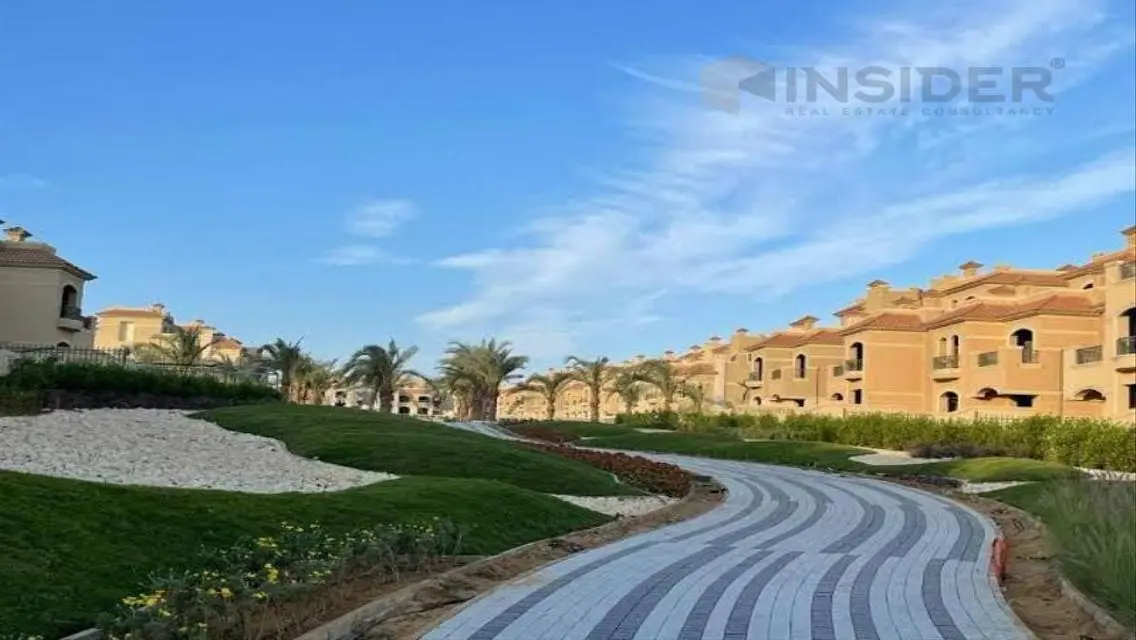 فيلا فاخرة مع حديقة خاصة في قلب المدينة