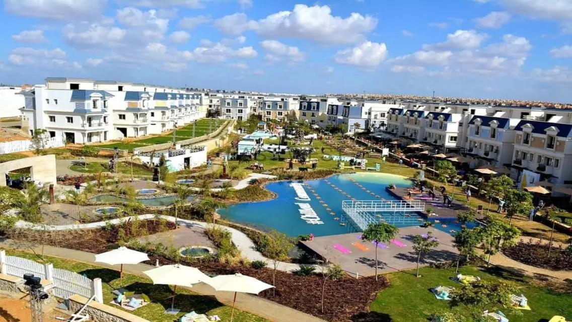 فيلا فاخرة بمساحة واسعة في قلب المدينة