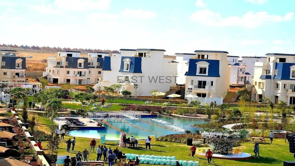 فيلا فاخرة بمساحة واسعة في قلب المدينة