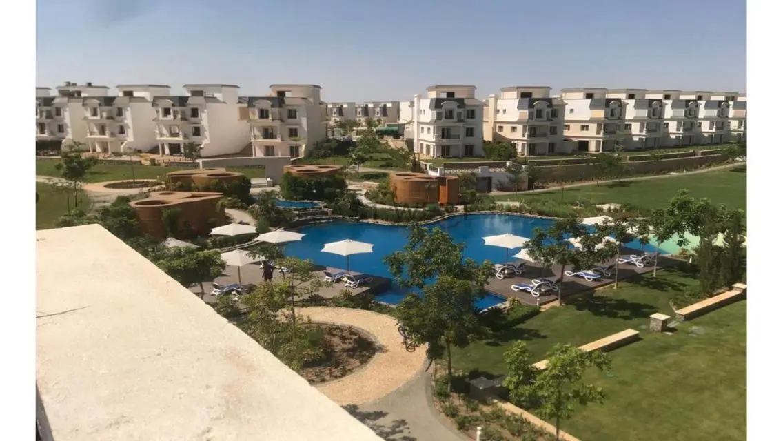 فيلا فاخرة بمساحة واسعة في قلب المدينة