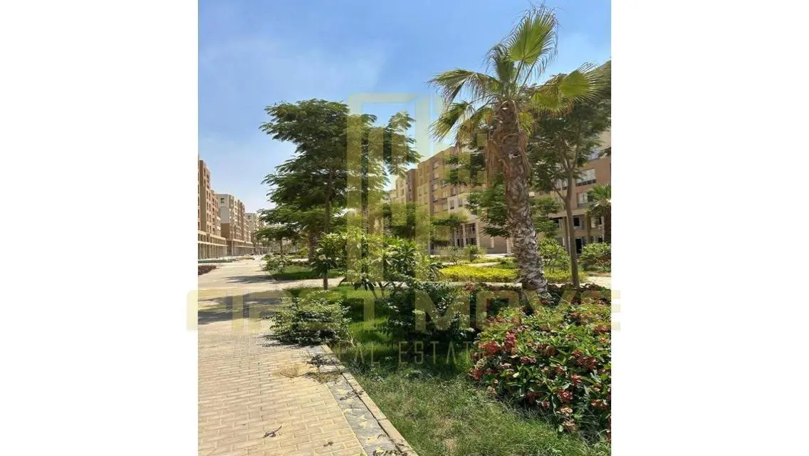 شقة فاخرة مع حديقة ومرافق