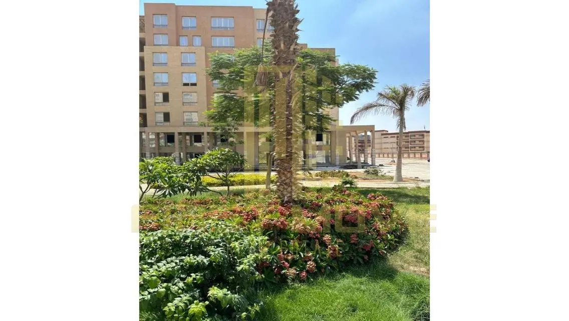 شقة فاخرة مع حديقة ومرافق