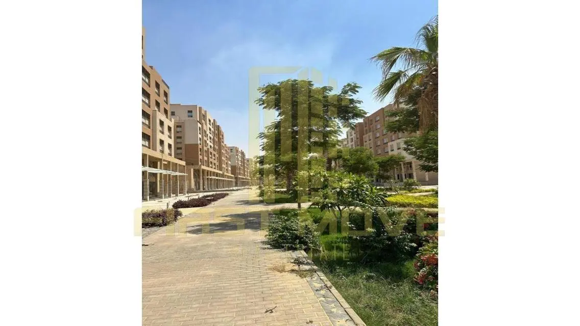 شقة فاخرة مع حديقة ومرافق