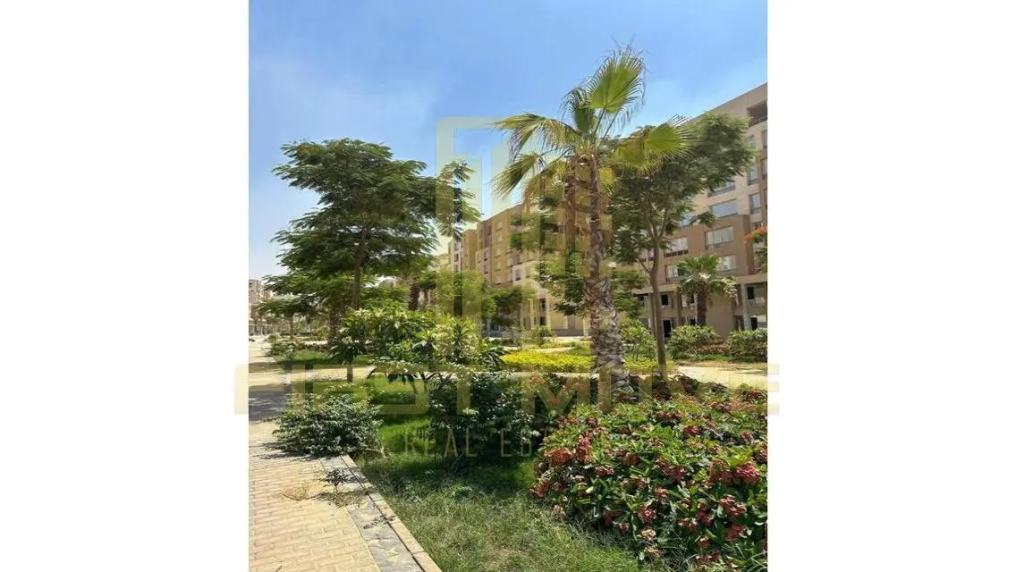 شقة فاخرة مع حديقة ومرافق