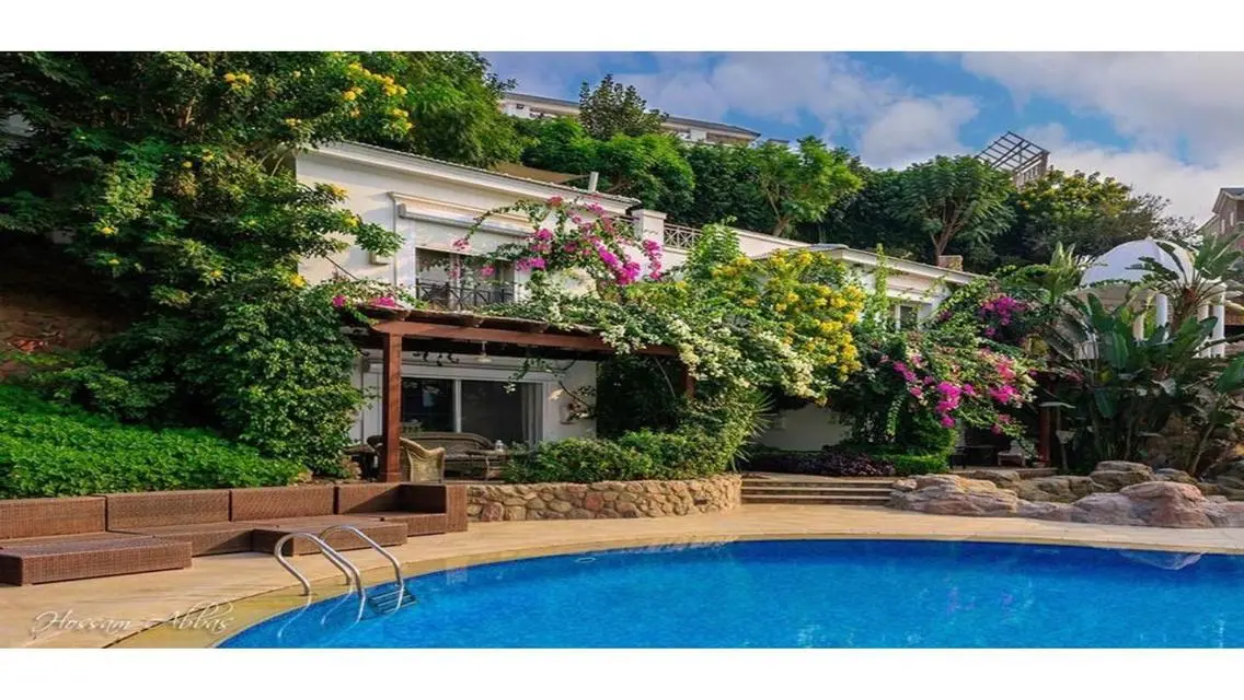 Stunning Apartment with Private Garden and Shared Pool