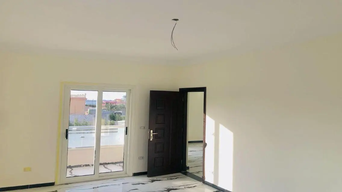 فيلا فاخرة مع حديقة ومسبح خاص