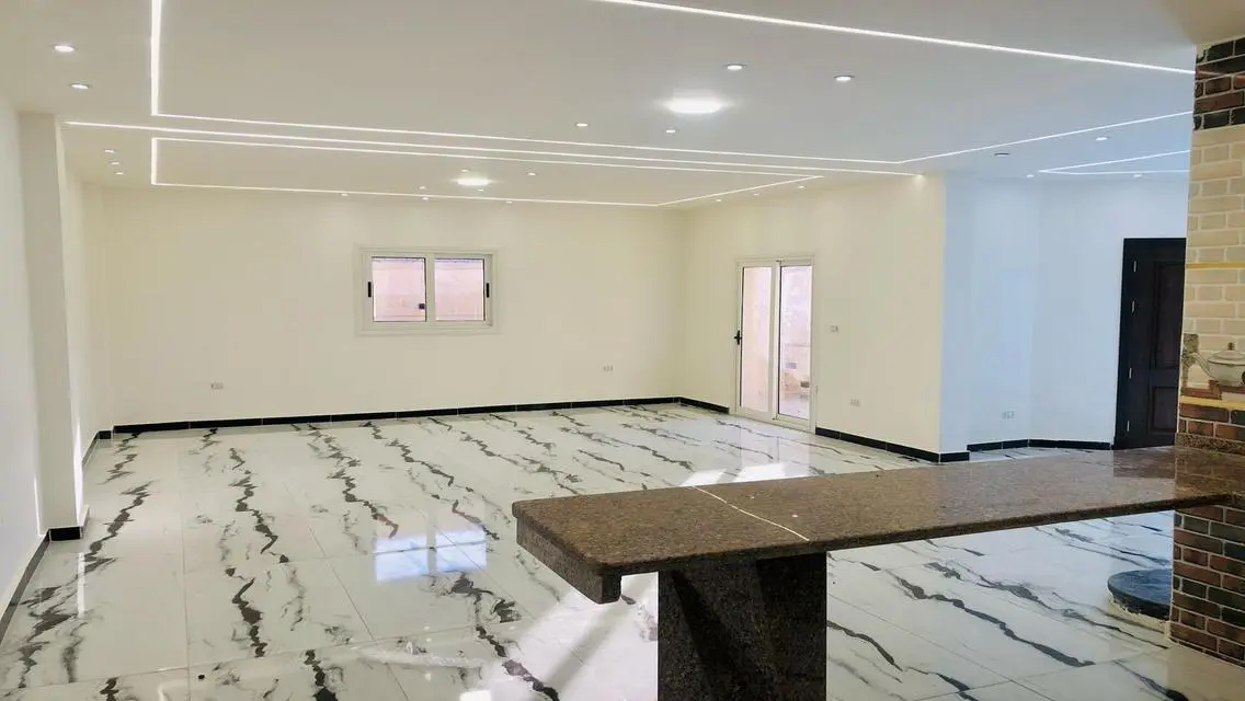 فيلا فاخرة مع حديقة ومسبح خاص
