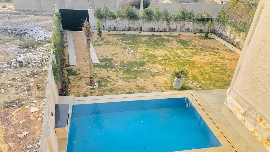 فيلا فاخرة مع حديقة ومسبح خاص