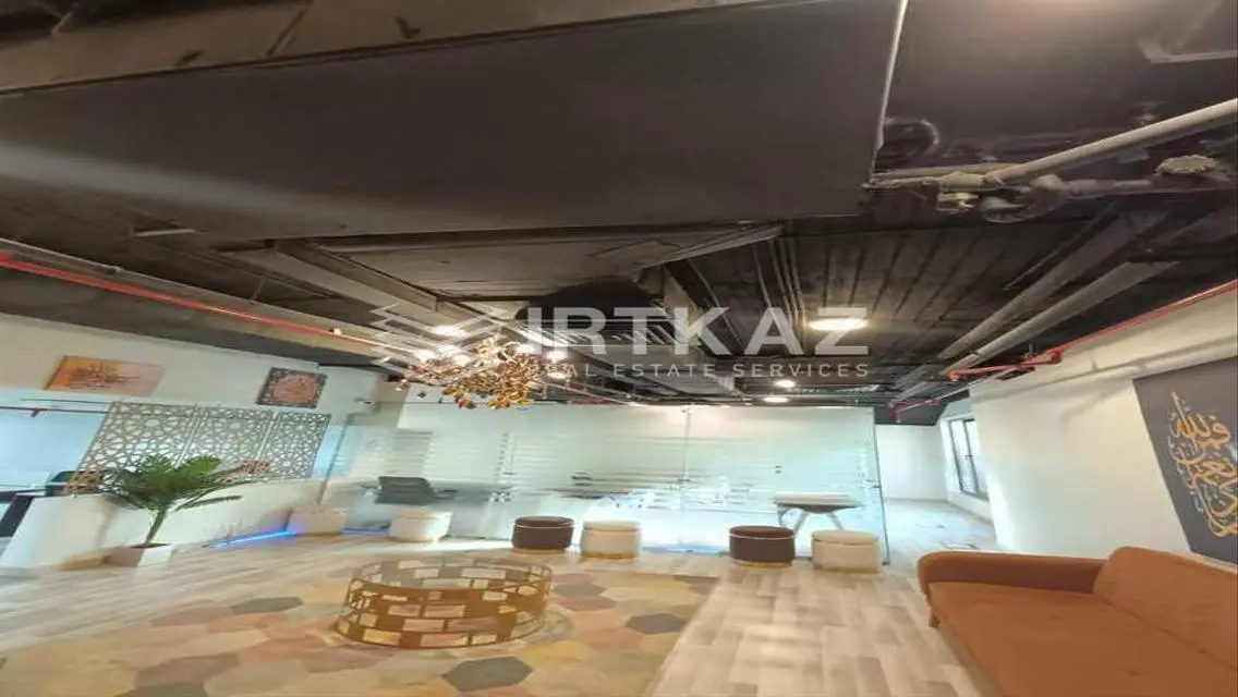Stunning 200 SqM Apartment in the Heart of the City!