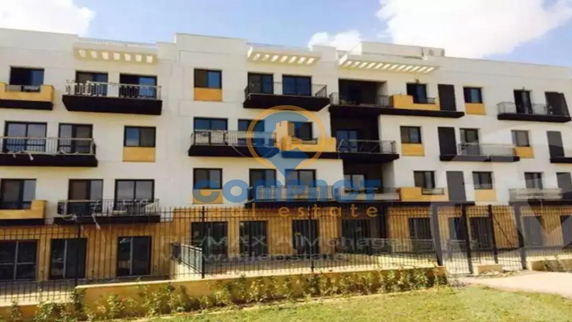 Luxurious Apartment with Private Garden and Shared Pool in the City Center