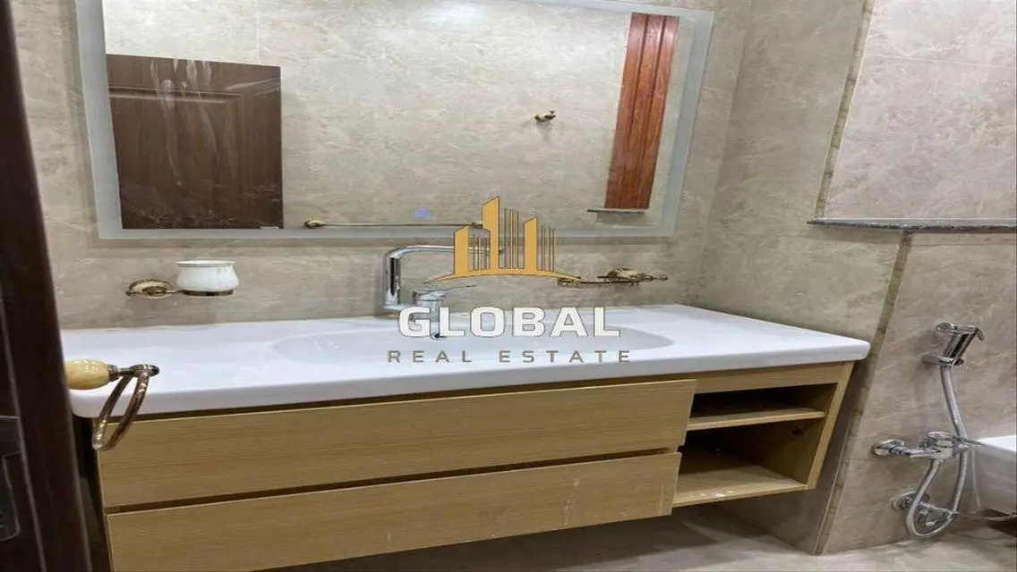 2-Bedroom Apartment in Hyde Park