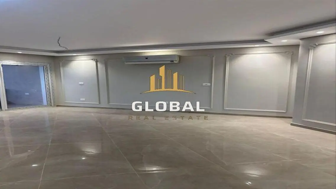 2-Bedroom Apartment in Hyde Park