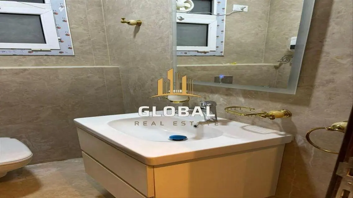 2-Bedroom Apartment in Hyde Park
