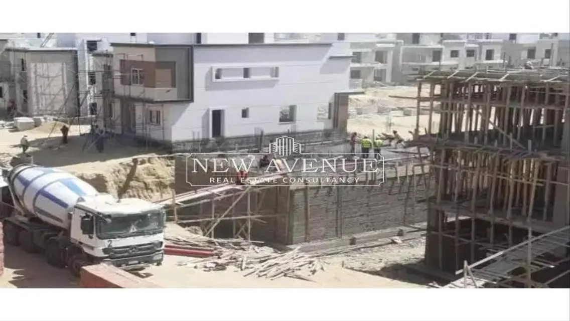 منزل جميل مع حديقة خاصة وشرفة في موقع متميز