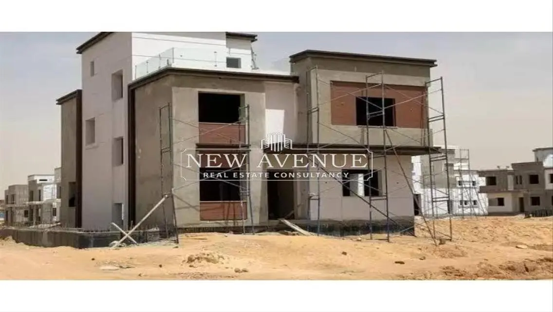 منزل جميل مع حديقة خاصة وشرفة في موقع متميز