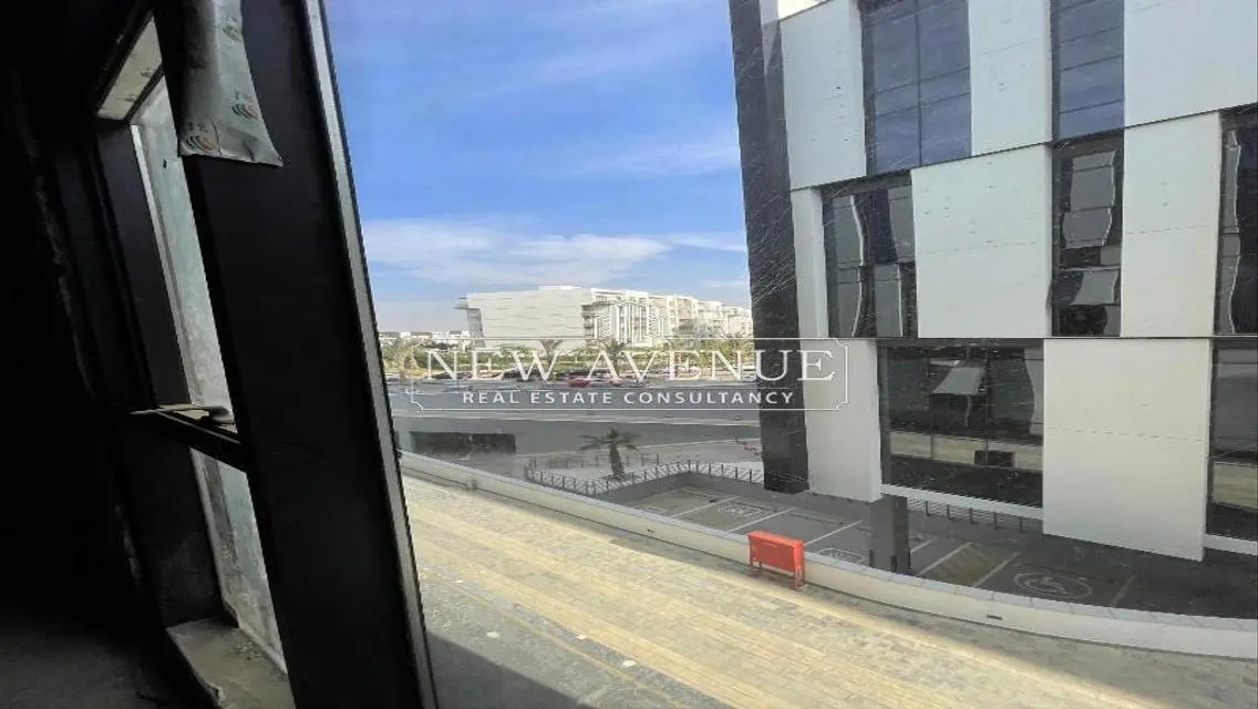 عقار مميز بمساحة كبيرة بسعر مغري