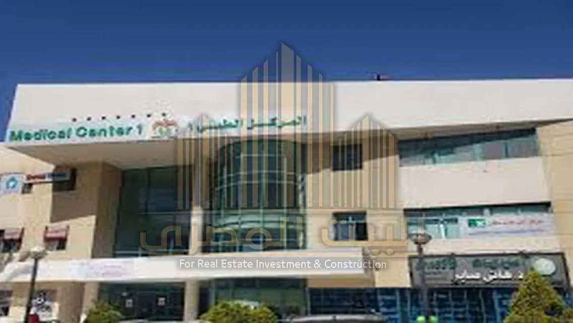 مكتب مع خدمات متكاملة للإيجار في موقع متميز