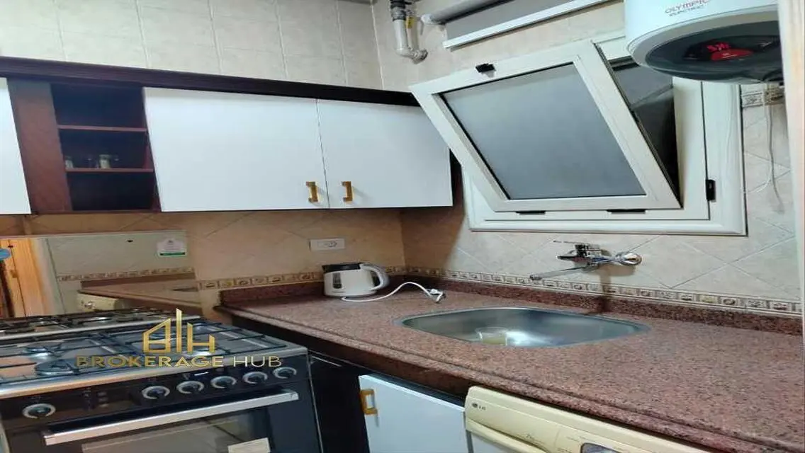 شقة فاخرة بمساحة 701 متر بخدمات مميزة للإيجار