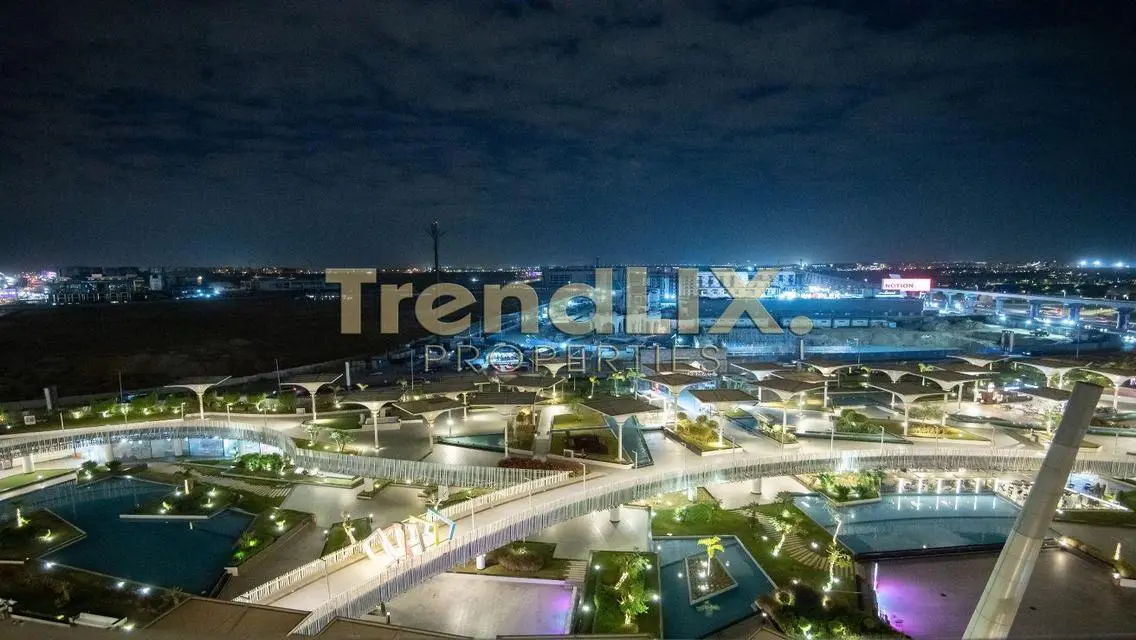 Luxurious Apartment with Spacious Layout in the Heart of the City