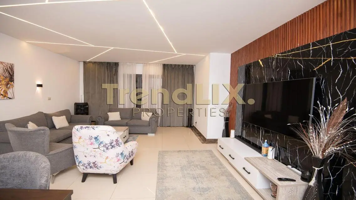 Luxurious Apartment with Spacious Layout in the Heart of the City