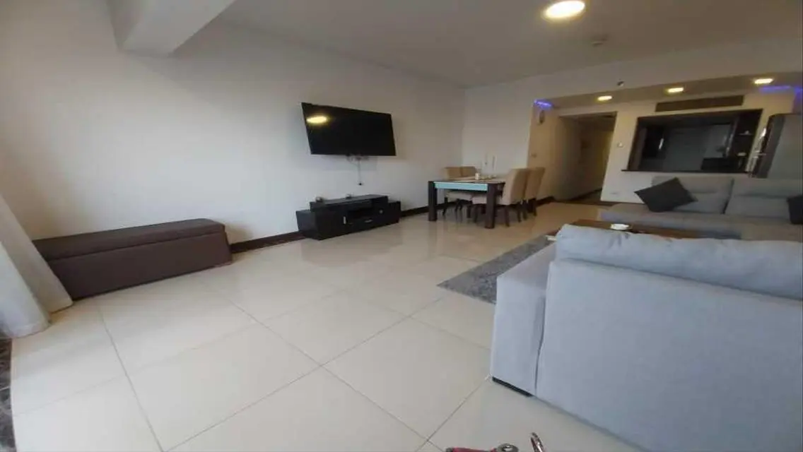شقة للبيع بموقع مميز مع جميع المرافق