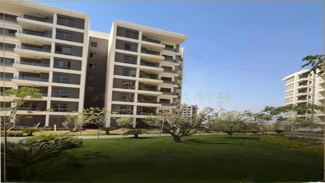Luxurious Three-Bedroom Apartment in Smart City