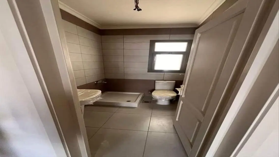 Luxurious Three-Bedroom Apartment in Smart City