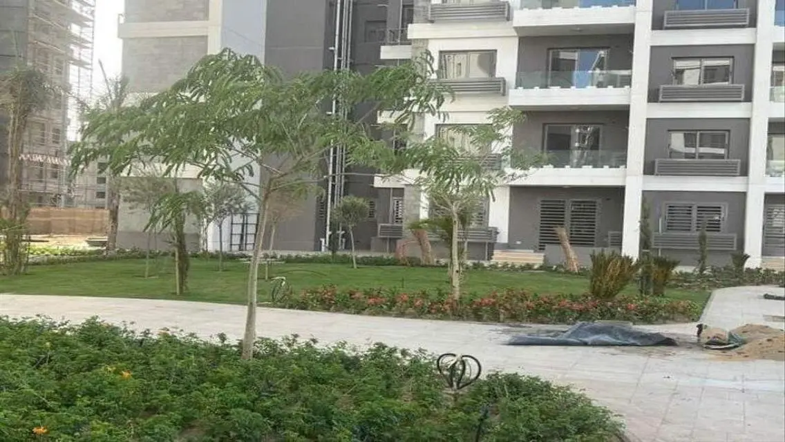 Luxurious Three-Bedroom Apartment in Smart City