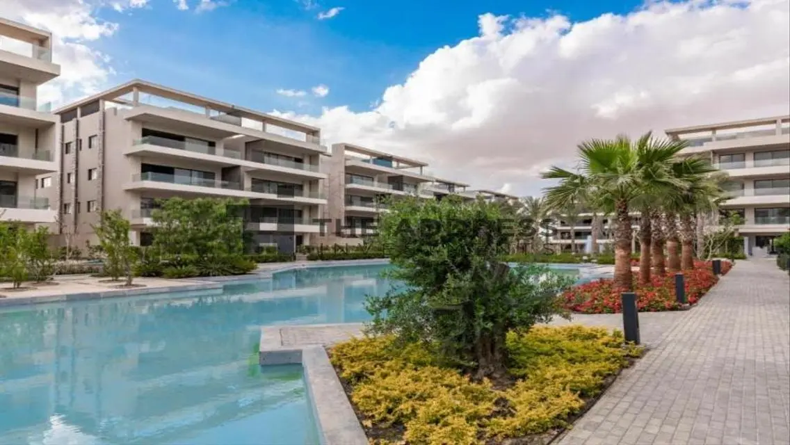 Lake View Apartment