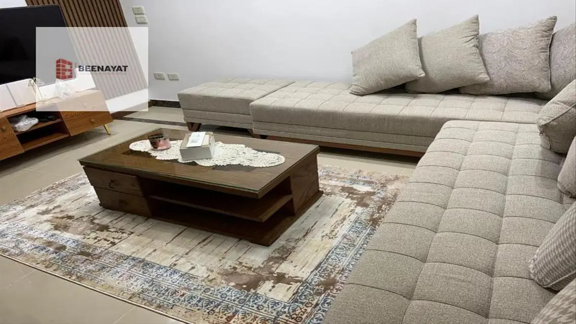 Luxurious Apartment with Study Room and Balcony in Prime Location