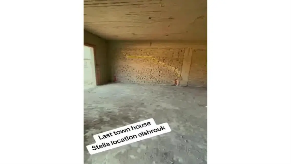 فيلا فاخرة للبيع مع حديقة ومسبح