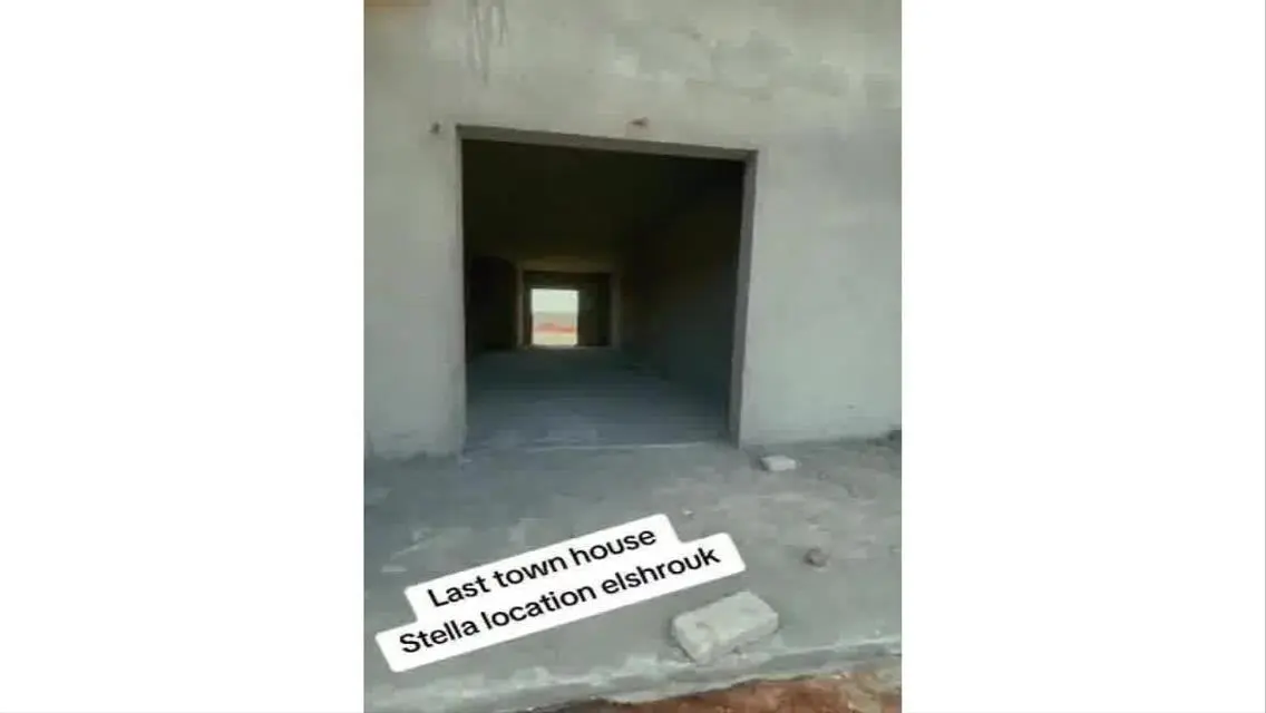 فيلا فاخرة للبيع مع حديقة ومسبح
