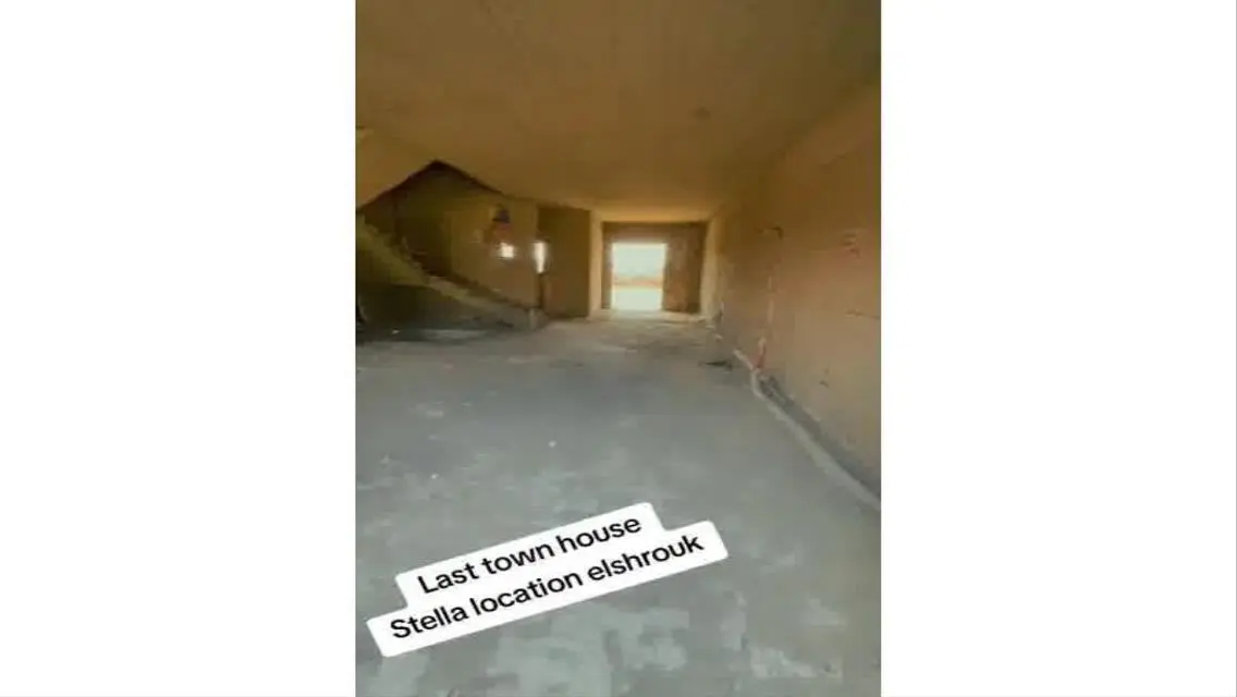 فيلا فاخرة للبيع مع حديقة ومسبح