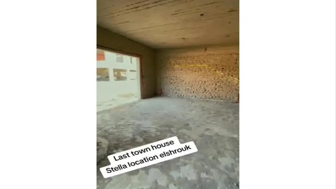 فيلا فاخرة للبيع مع حديقة ومسبح