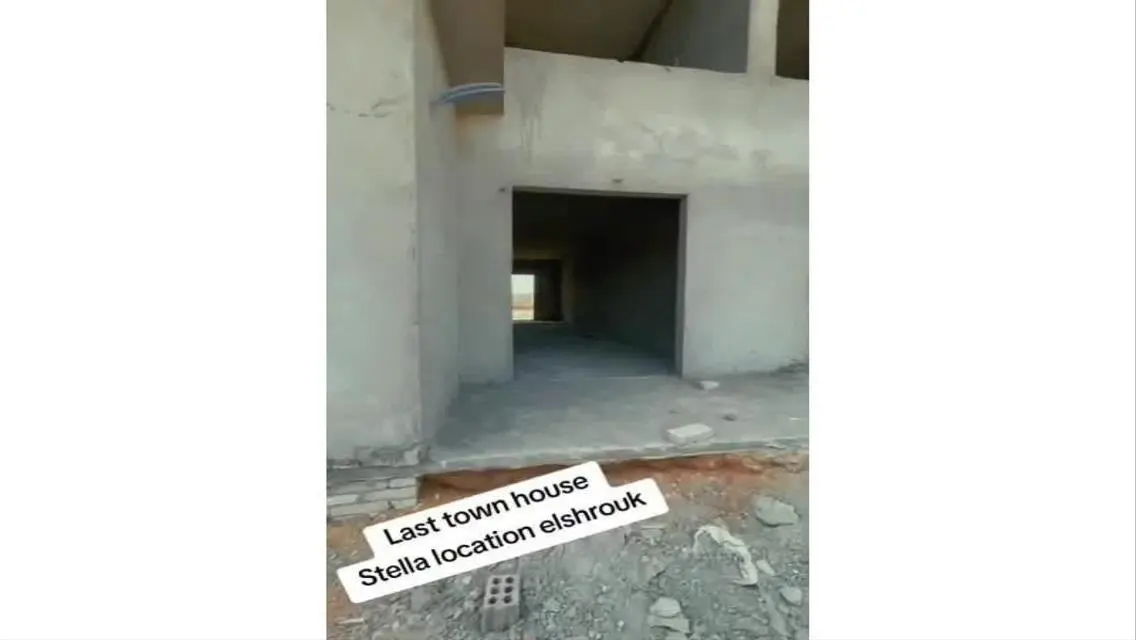 فيلا فاخرة للبيع مع حديقة ومسبح