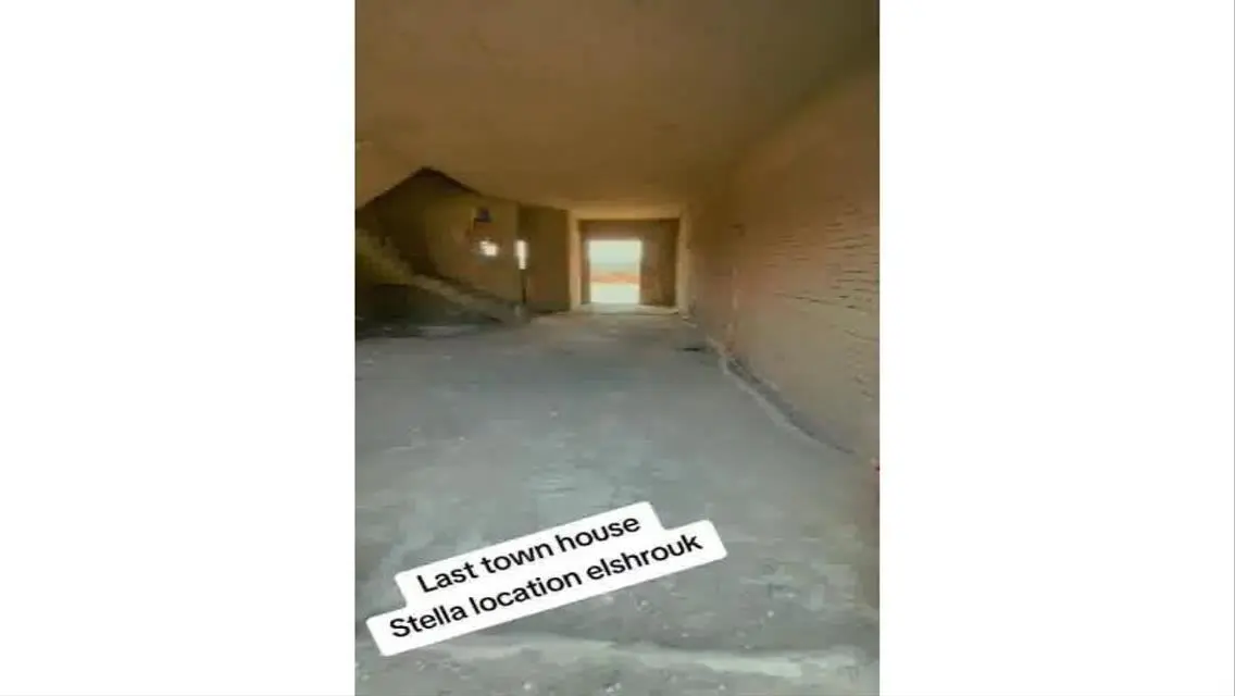 فيلا فاخرة للبيع مع حديقة ومسبح