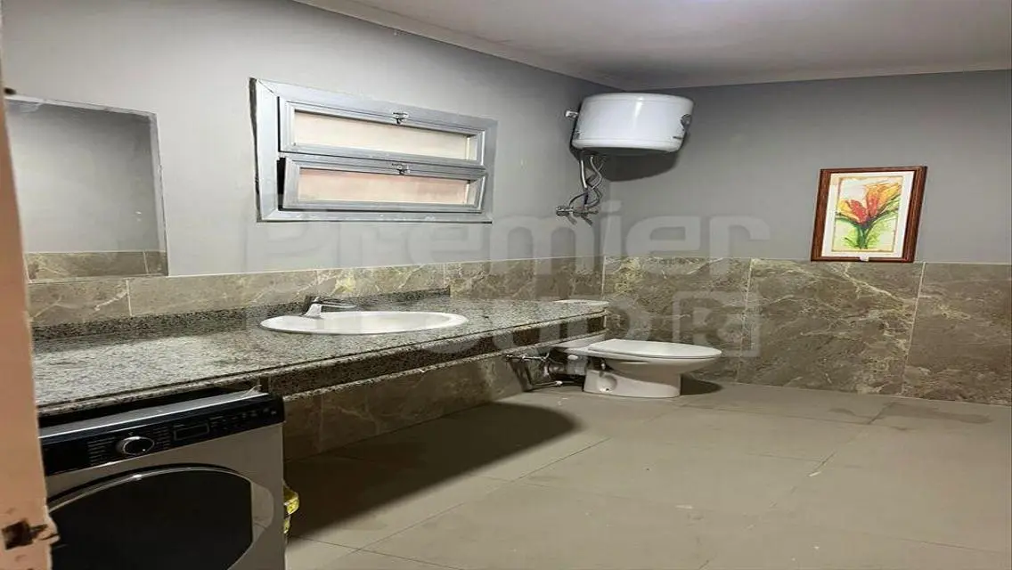 Luxury 4-Bedroom Apartment in Prime Location