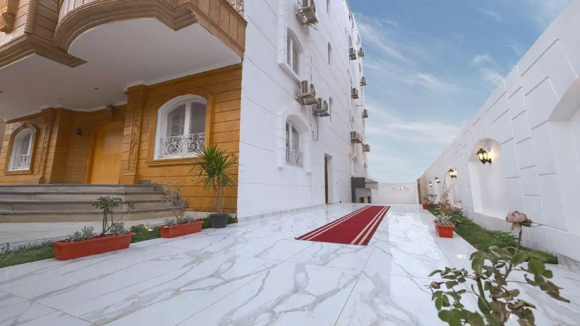 Luxury Apartment with Modern Design and Private Garden