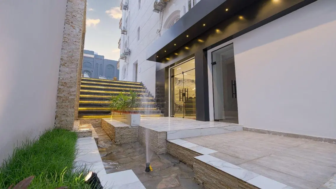 Luxury Apartment with Modern Design and Private Garden