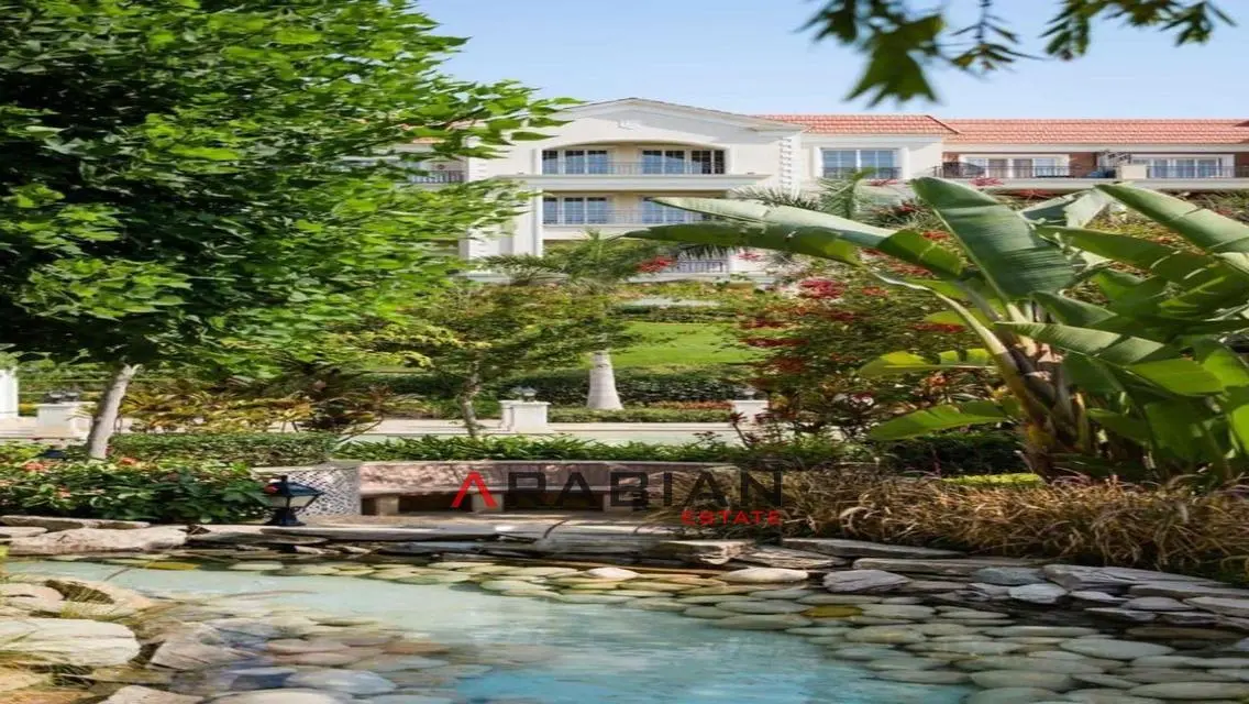 Luxury Apartment with Stunning Lake Views