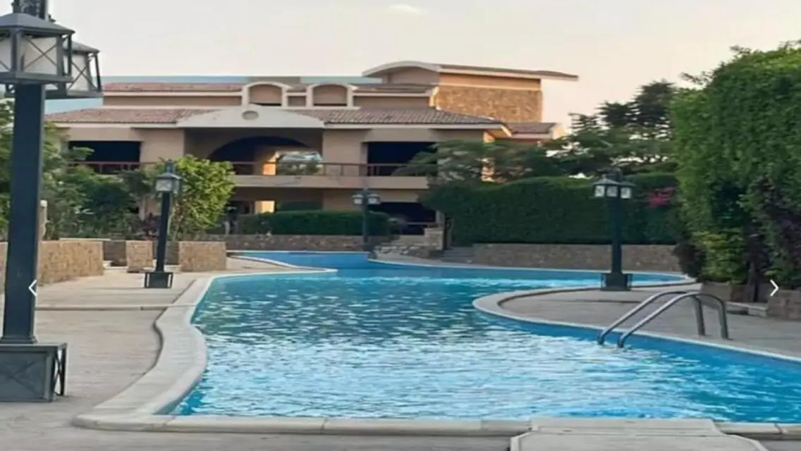 فيلا فاخرة مع إطلالة ساحرة على البحيرات