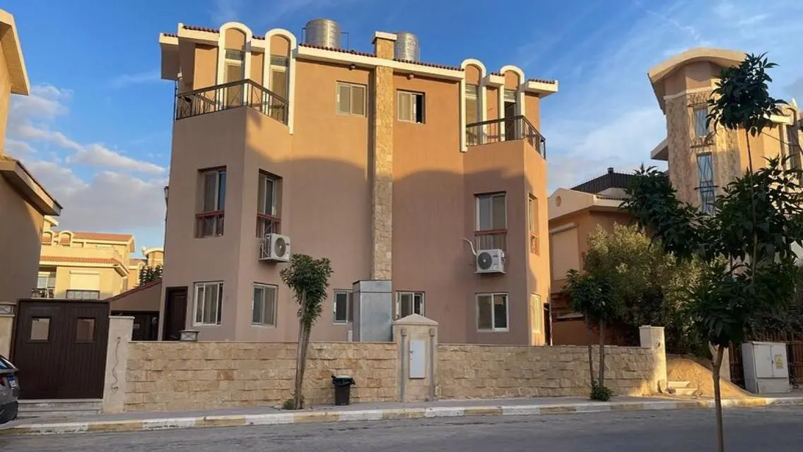 فيلا فاخرة مع إطلالة ساحرة على البحيرات