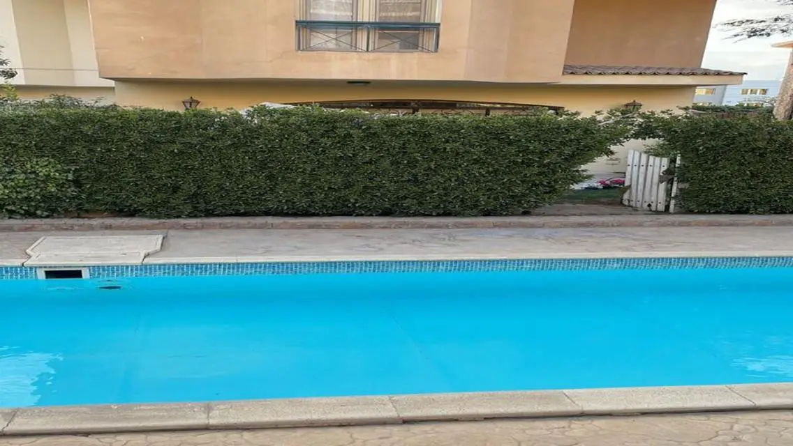فيلا فاخرة مع إطلالة ساحرة على البحيرات