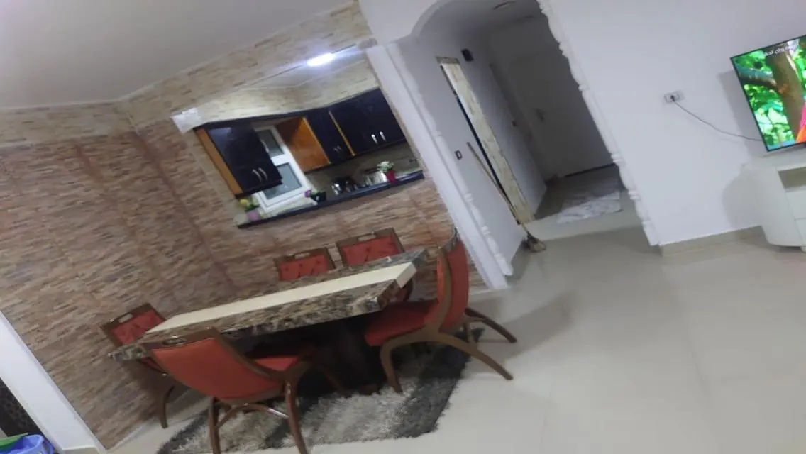 شقة فاخرة للإيجار في موقع متميز