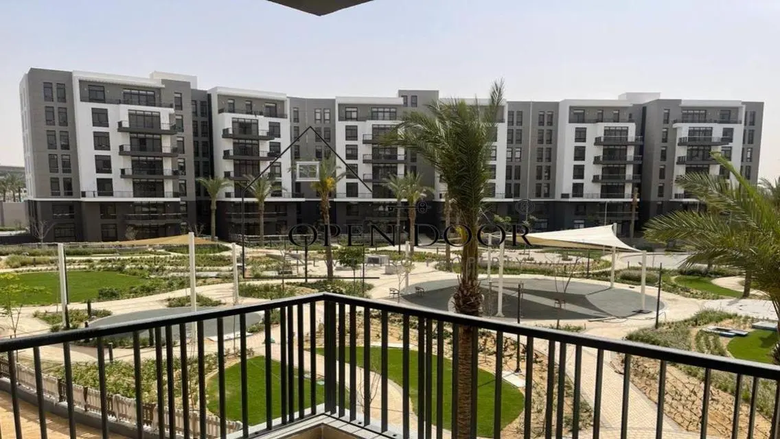 Luxurious CFC AURA Apartment