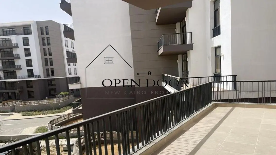 Luxurious CFC AURA Apartment